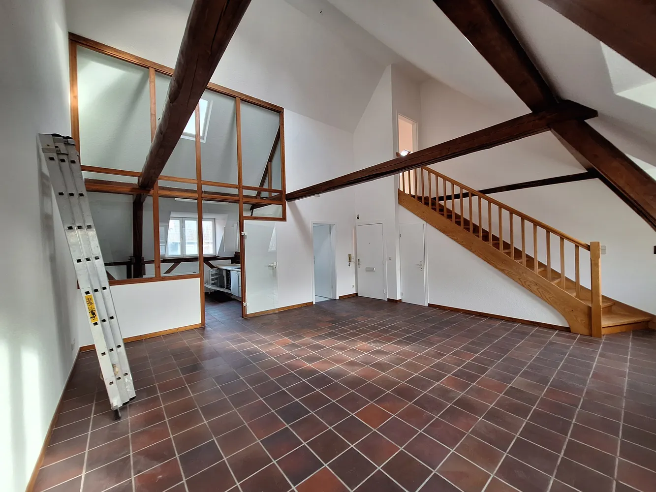 2 Zimmer Wohnung mit 87 m² in Hamburg – Bild 2