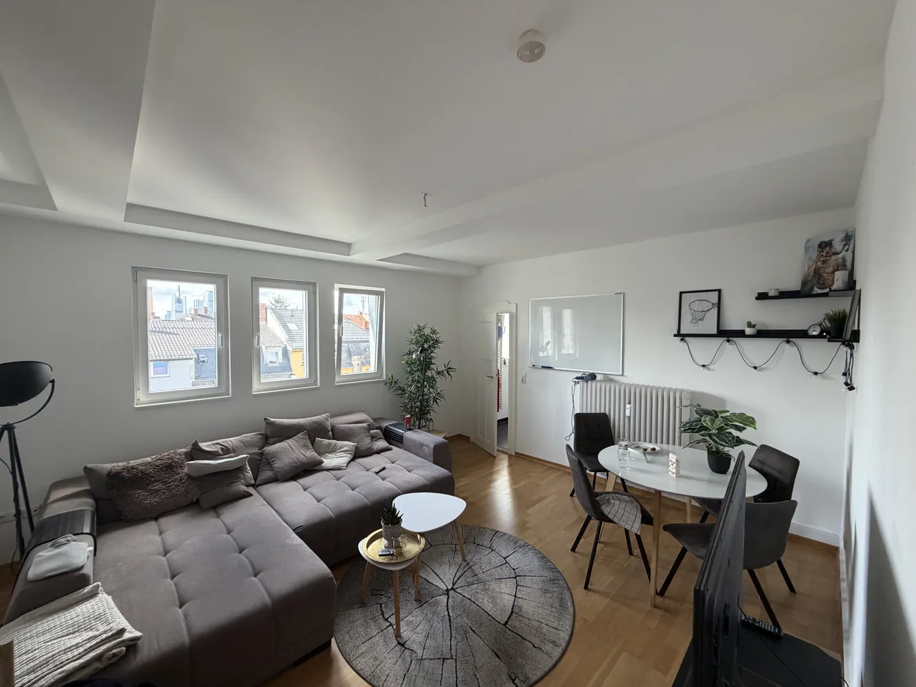 3 Zimmer Wohnung mit 98 m² in Frankfurt am Main – Bild 2