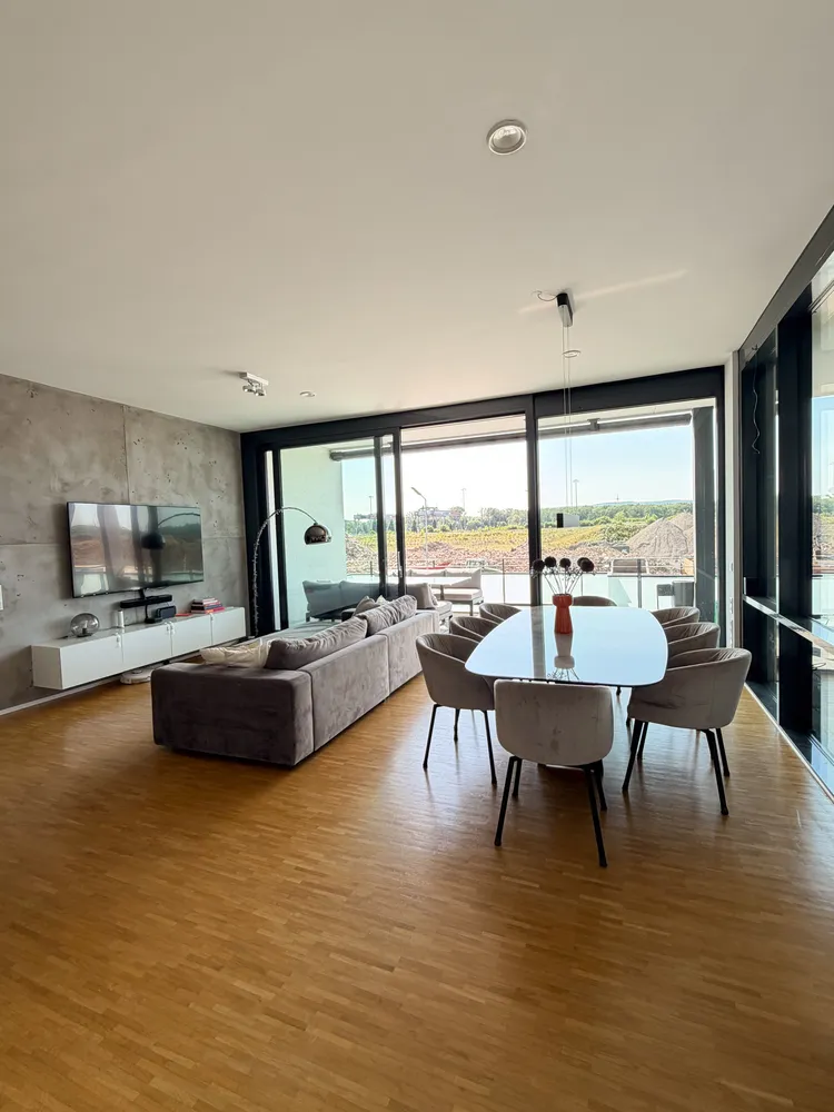 2 Zimmer Wohnung mit 122 m² in Karlsruhe – Bild 1