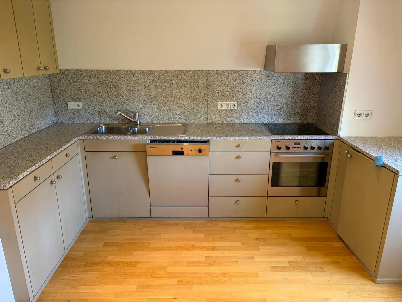 3 Zimmer Wohnung mit 100 m² in Frankfurt am Main – Bild 4