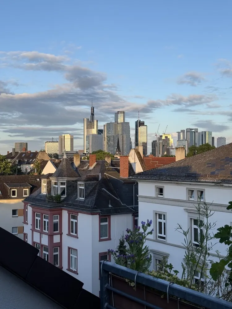 4 Zimmer Wohnung mit 95 m² in Frankfurt am Main – Bild 1