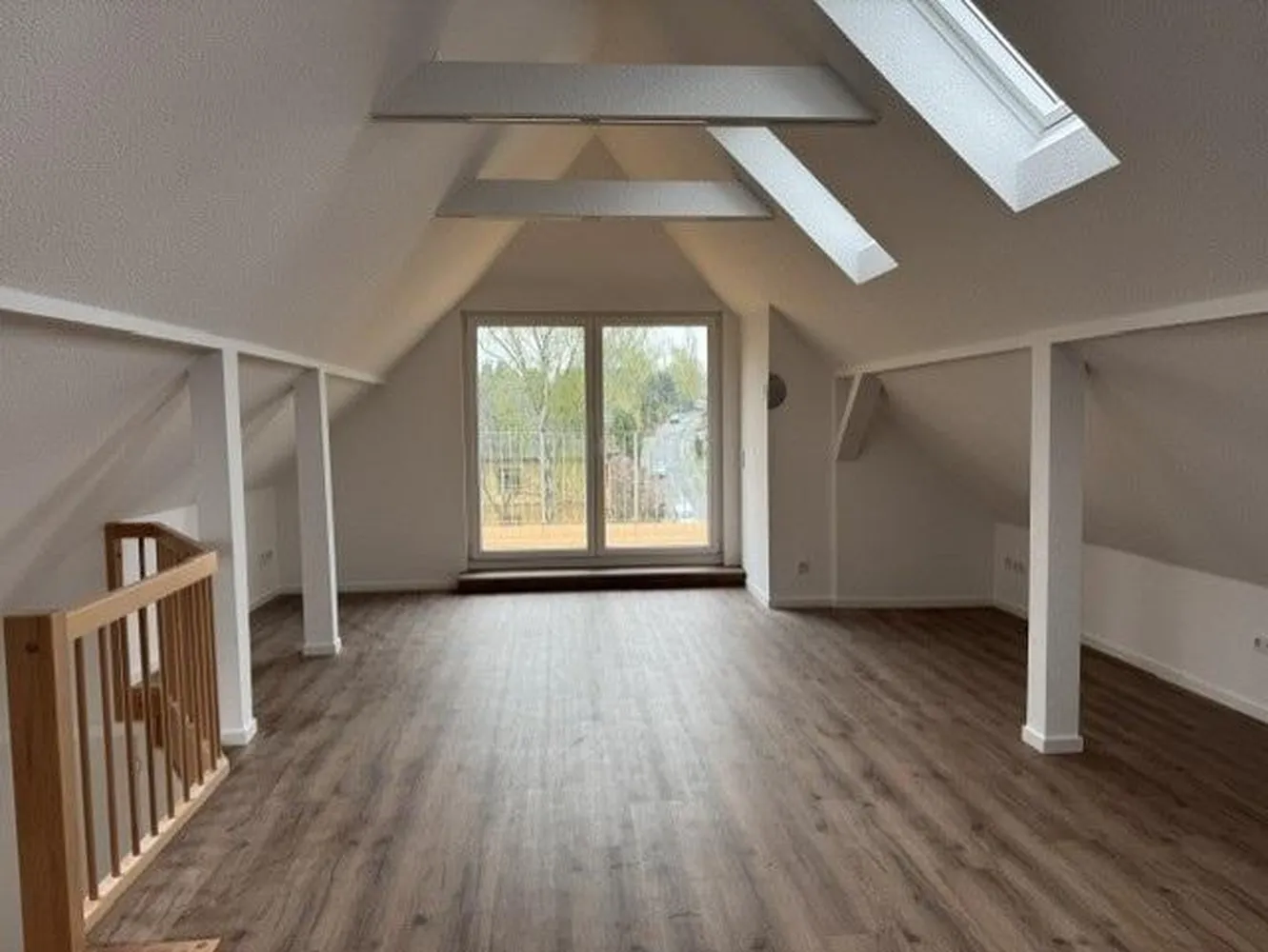 5 Zimmer Wohnung mit 150 m² in Chemnitz – Bild 1