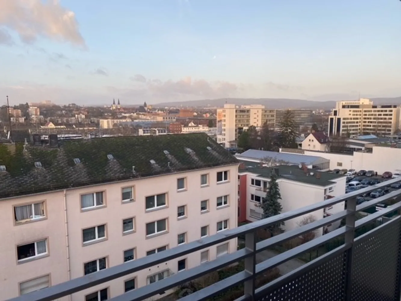 4 Zimmer Wohnung mit 94 m² in Wiesbaden – Bild 2