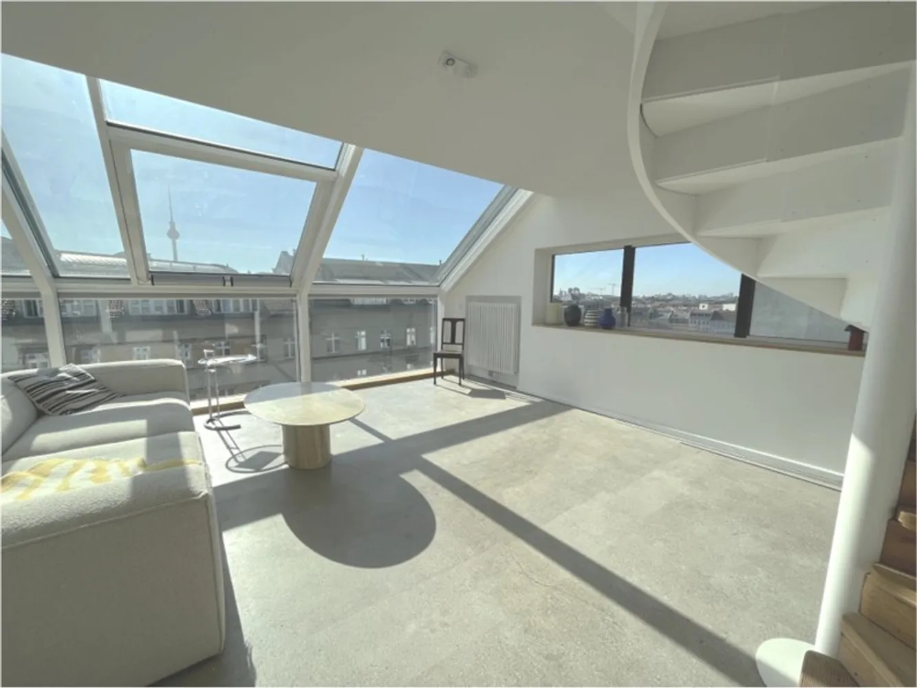 4 Zimmer Wohnung mit 126 m² in Berlin – Bild 1