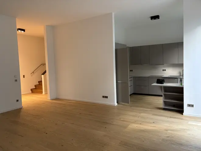 4 Zimmer Wohnung mit 140 m² in München – Bild 1
