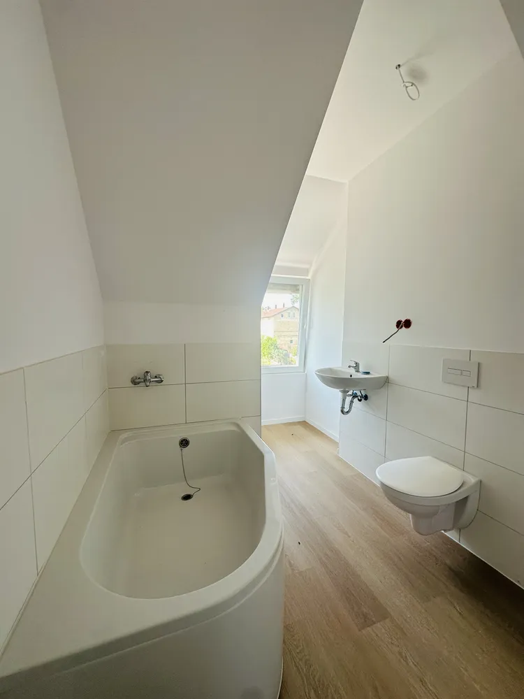 4 Zimmer Wohnung mit 112 m² in Halle (Saale) – Bild 2