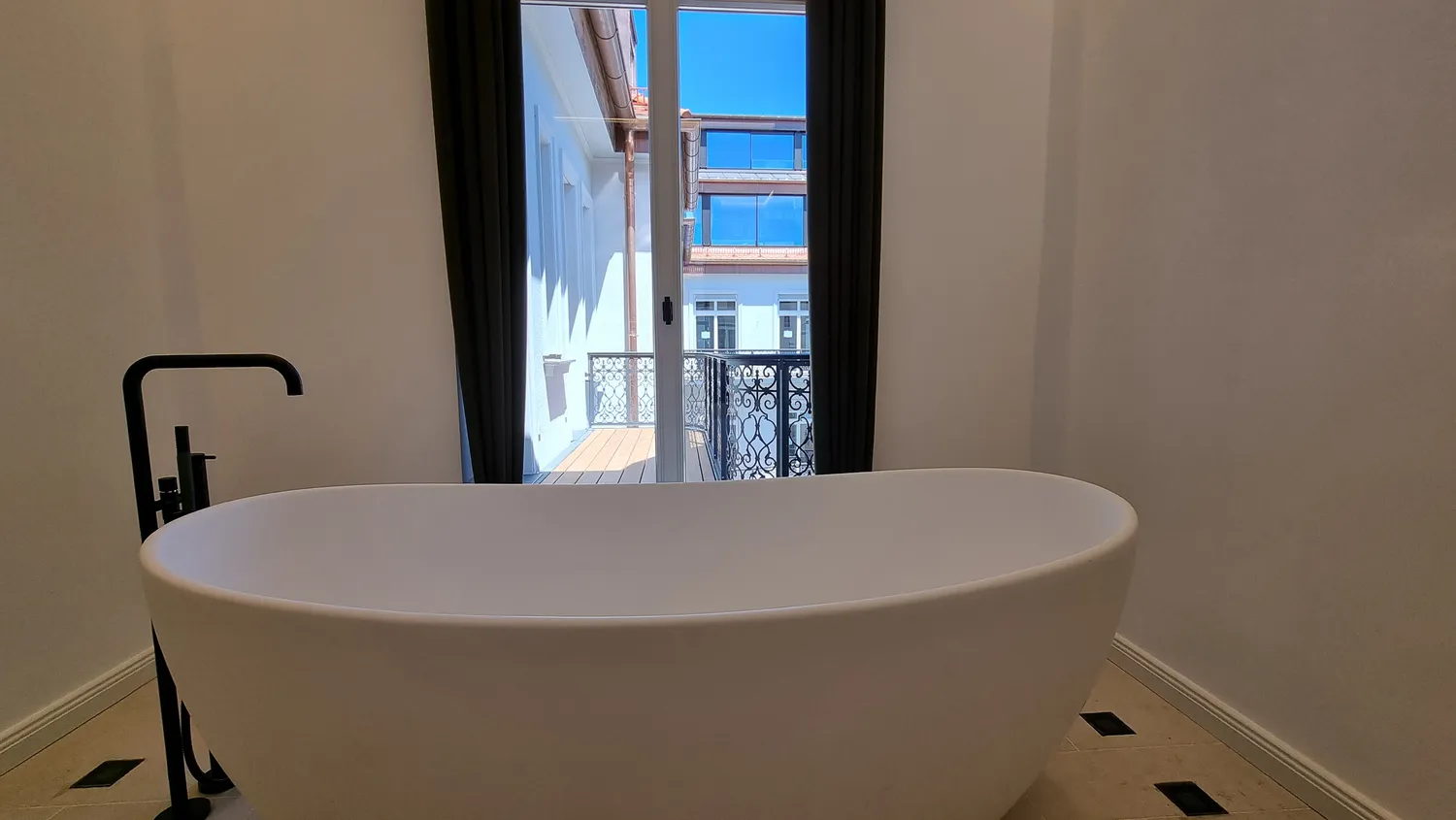 6 room apartment with 218 m² in Munich – Photo 2