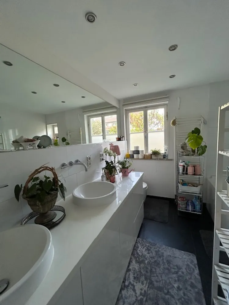5 Zimmer Wohnung mit 16 m² in Stuttgart – Bild 1
