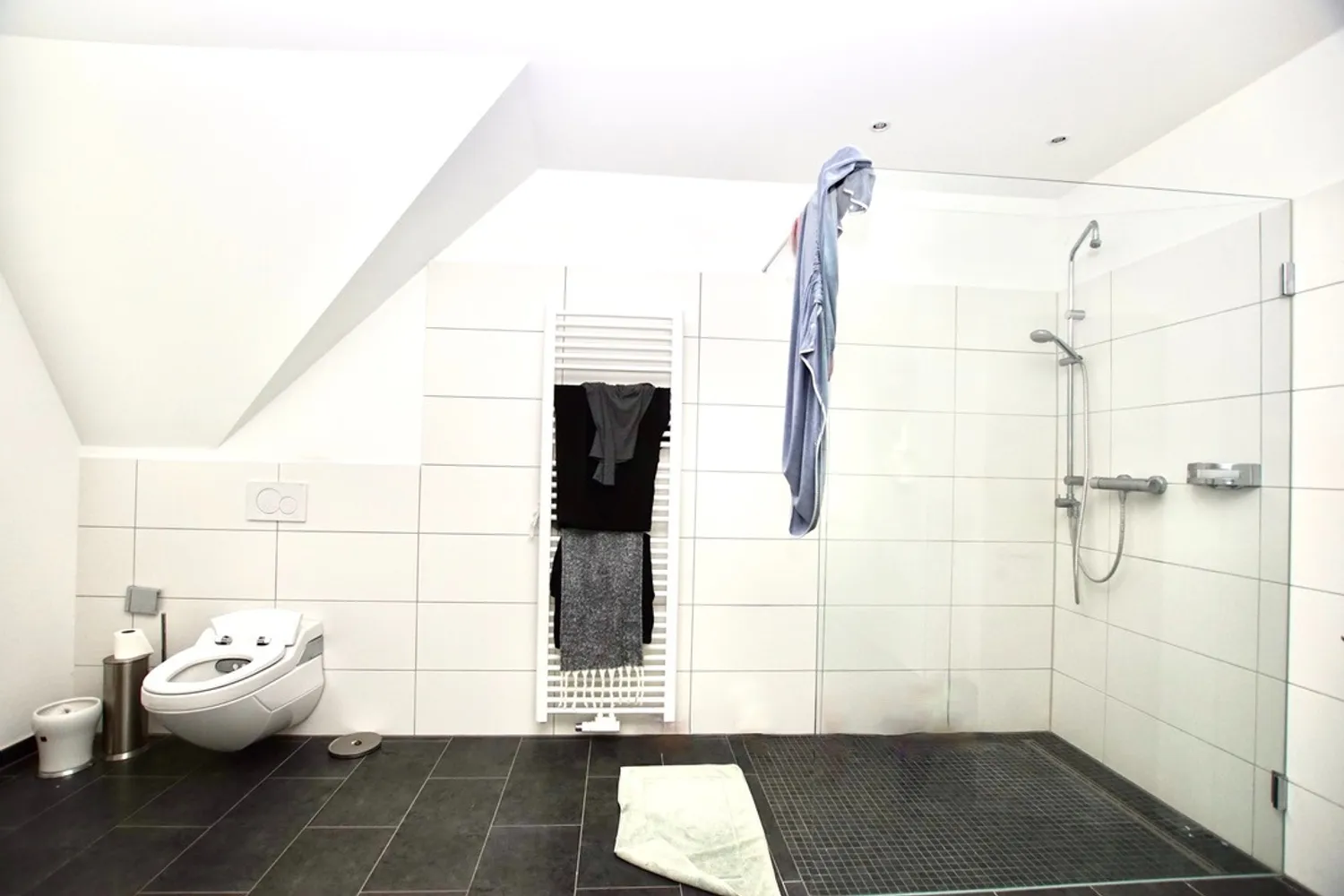 5 Zimmer Wohnung mit 201 m² in Wiesbaden – Bild 11