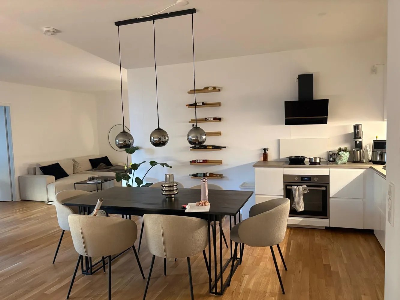 3 Zimmer Wohnung mit 95 m² in München – Bild 2