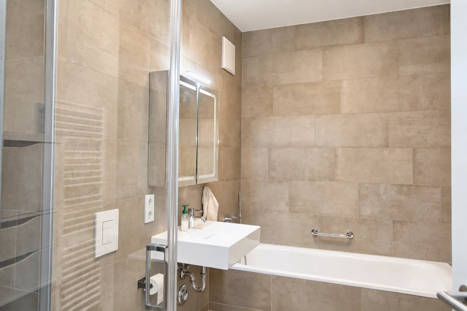 2 room apartment with 56 m² in Munich – Photo 8