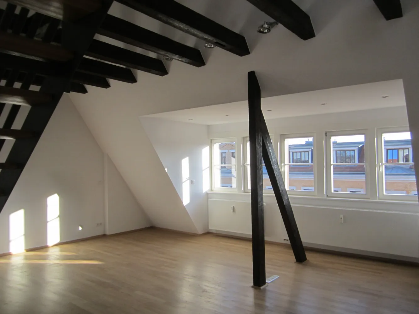 4 Zimmer Wohnung mit 151 m² in Leipzig – Bild 1