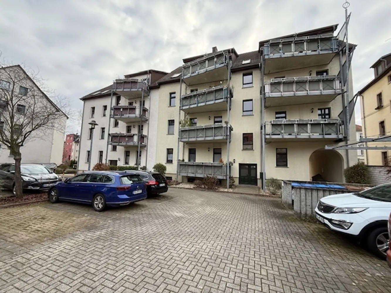 6 Zimmer Wohnung mit 121 m² in Halle (Saale) – Bild 2