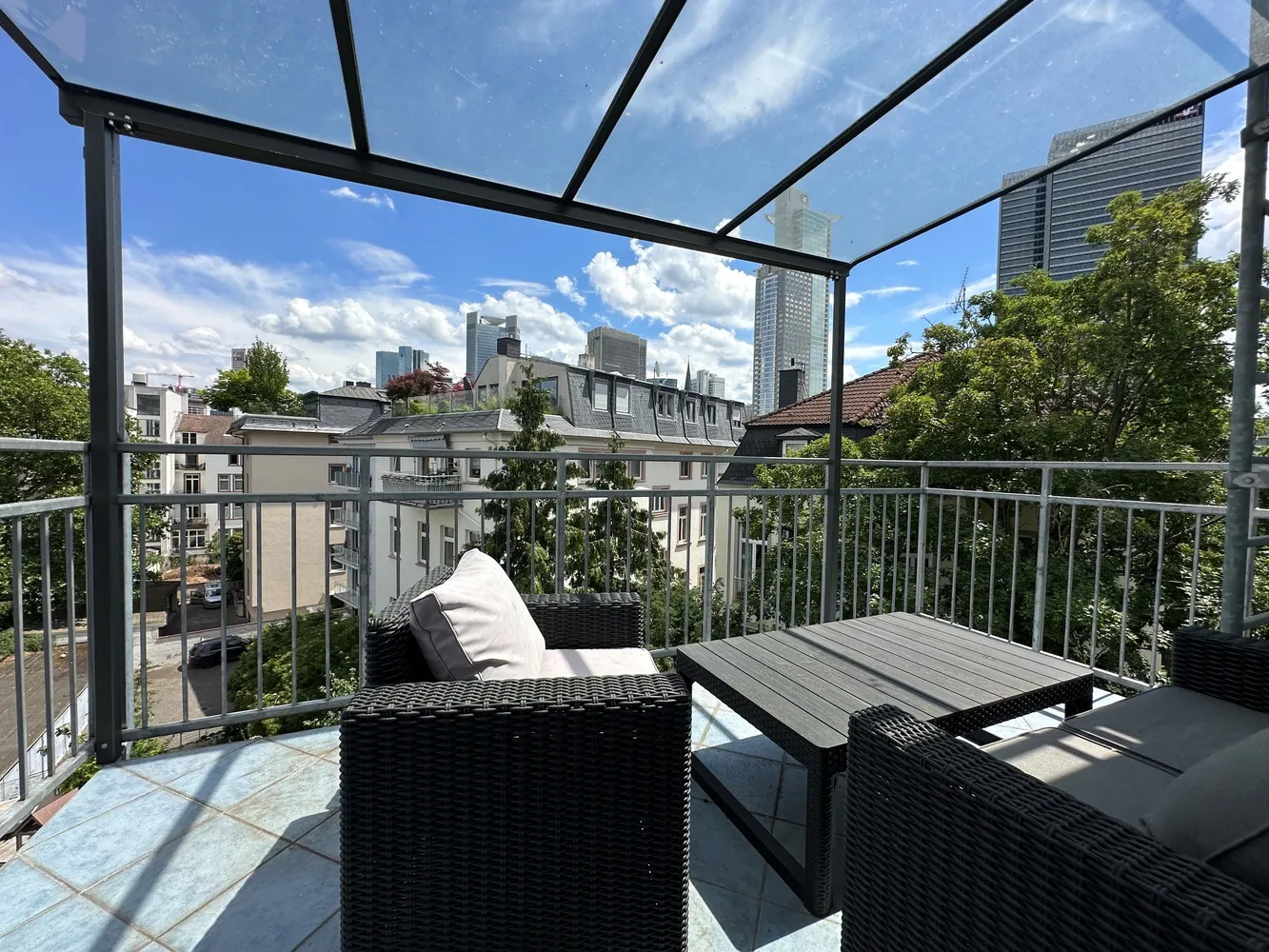 2 Zimmer Wohnung mit 75 m² in Frankfurt am Main – Bild 1