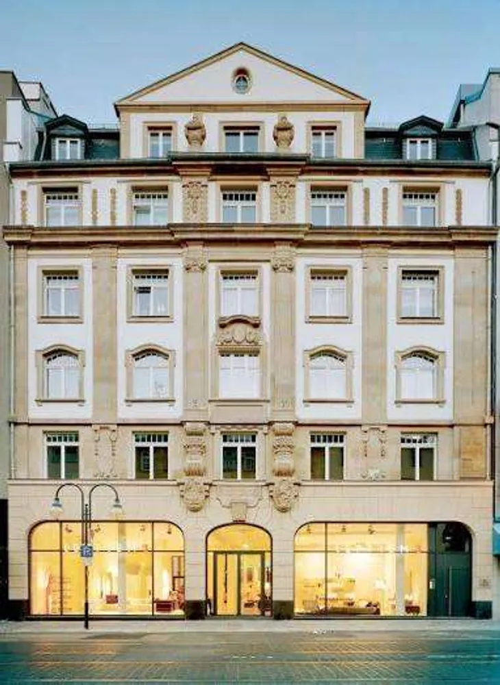 4 Zimmer Wohnung mit 247 m² in Frankfurt am Main – Bild 1