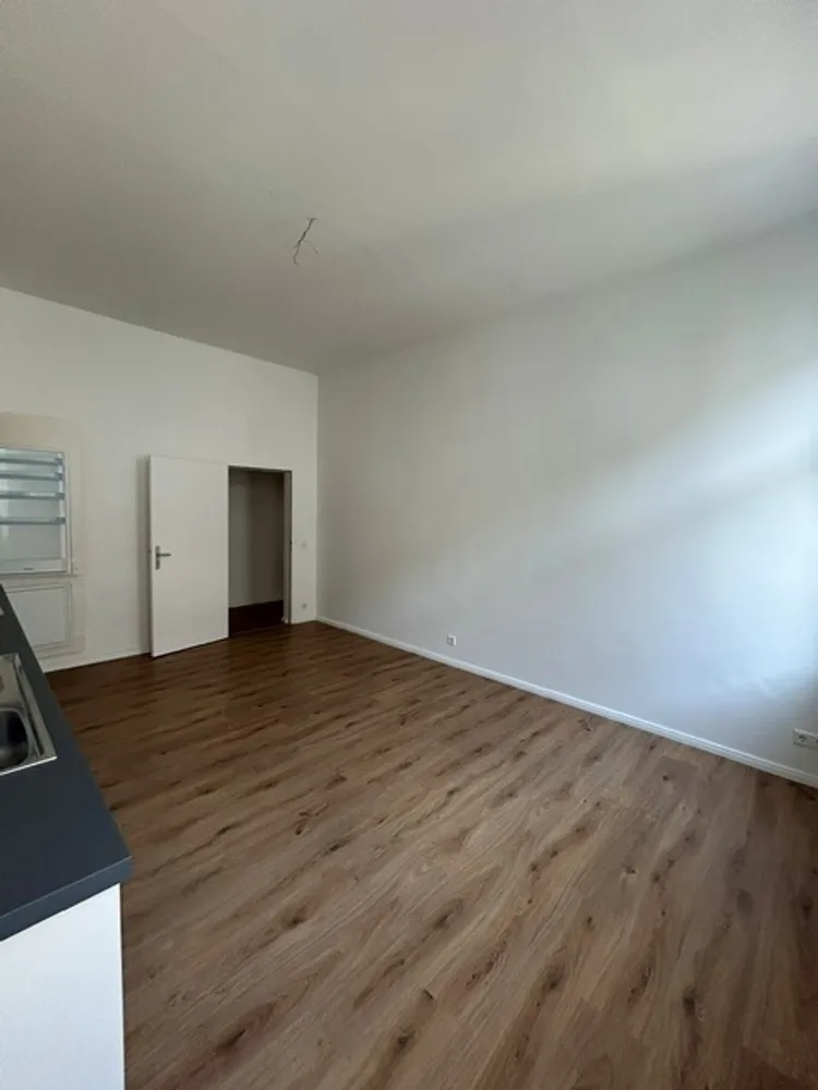 2 Zimmer Wohnung mit 111 m² in Berlin – Bild 6