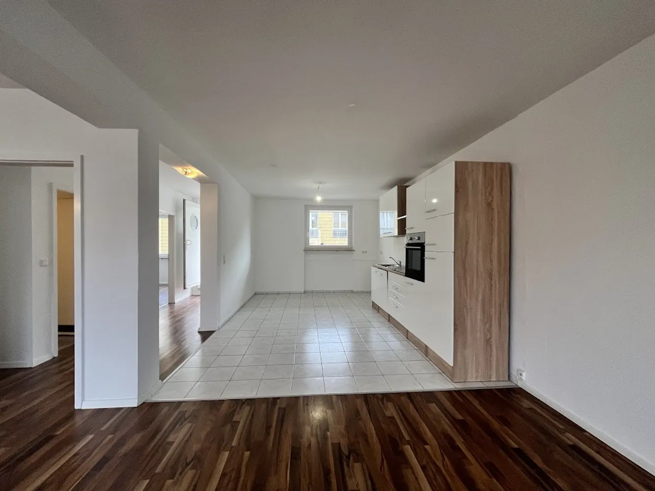 4 Zimmer Wohnung mit 121 m² in Wiesbaden – Bild 1