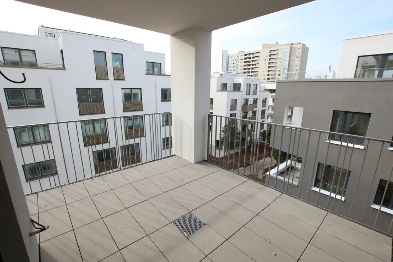3 Zimmer Wohnung mit 85 m² in Frankfurt am Main – Bild 2
