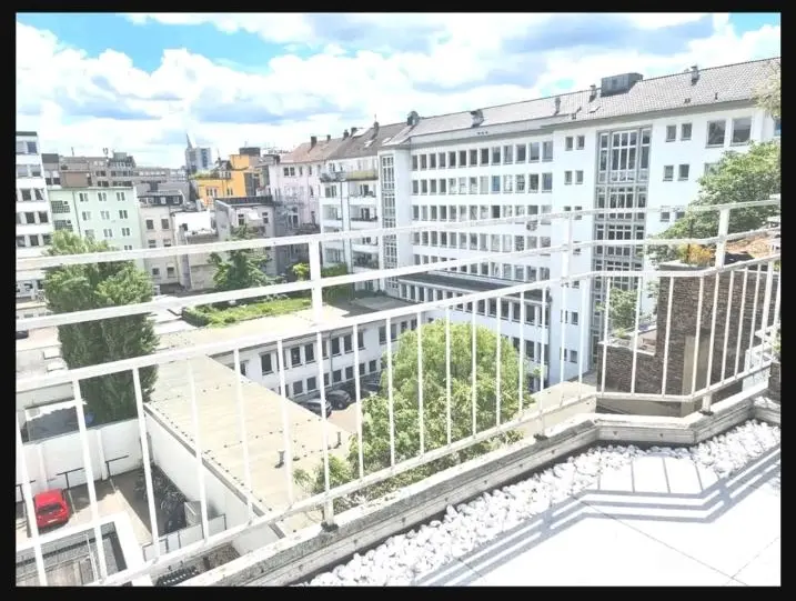 2 Zimmer Wohnung mit 95 m² in Düsseldorf – Bild 4