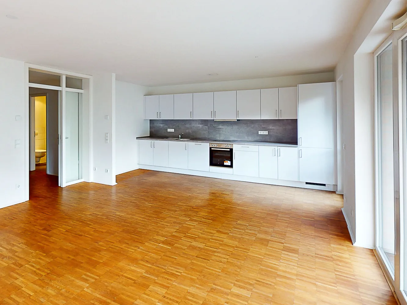 2 Zimmer Wohnung mit 82 m² in Düsseldorf – Bild 2