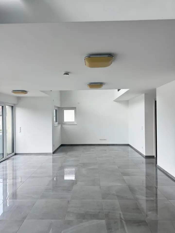 4 Zimmer Wohnung mit 140 m² in Wiesbaden – Bild 2