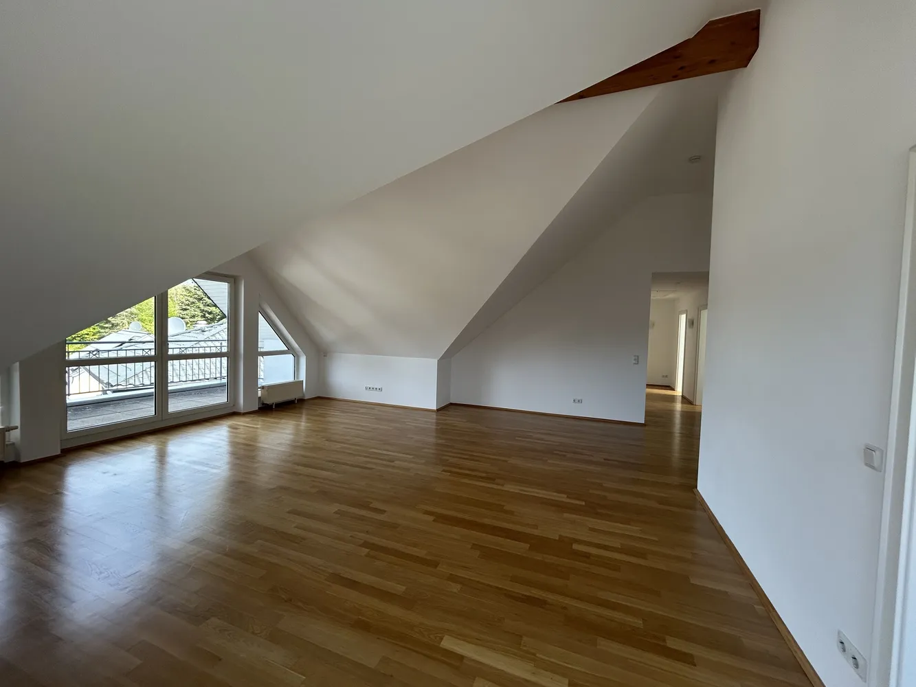 3 Zimmer Wohnung mit 100 m² in Wiesbaden – Bild 4
