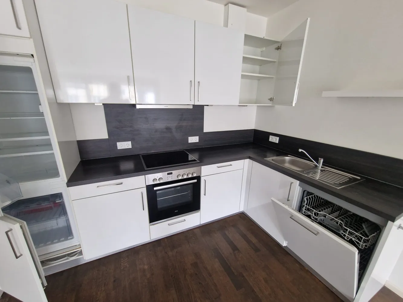 2 Zimmer Wohnung mit 79 m² in Hamburg – Bild 2
