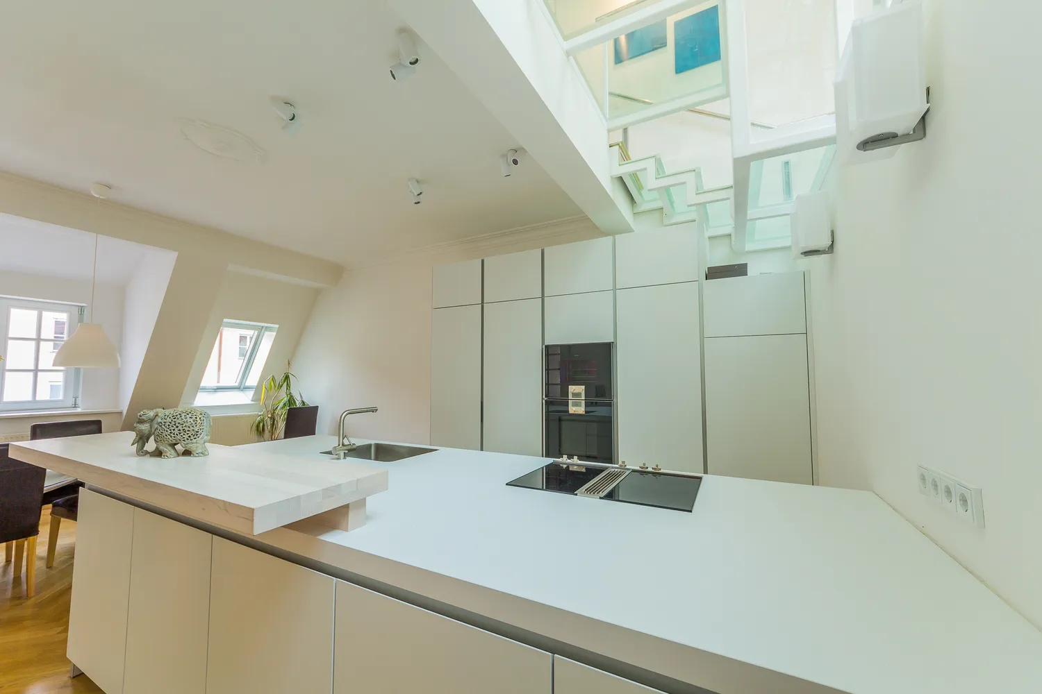 4 Zimmer Wohnung mit 200 m² in München – Bild 6