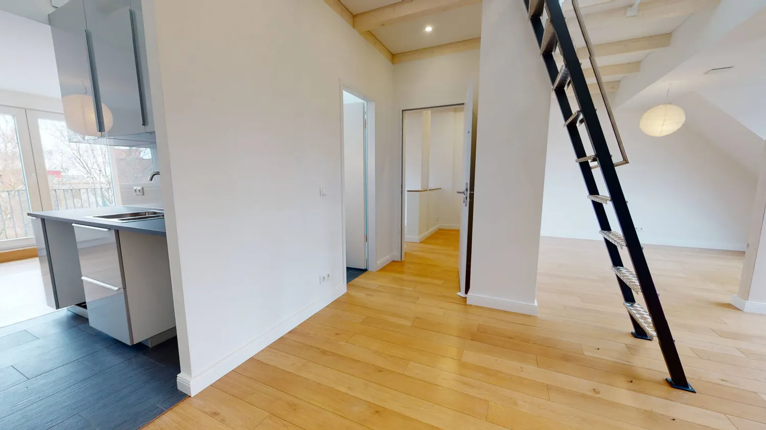 2 Zimmer Wohnung mit 87 m² in Hamburg – Bild 2