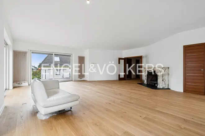 6 Zimmer Wohnung mit 230 m² in Frankfurt am Main – Bild 1