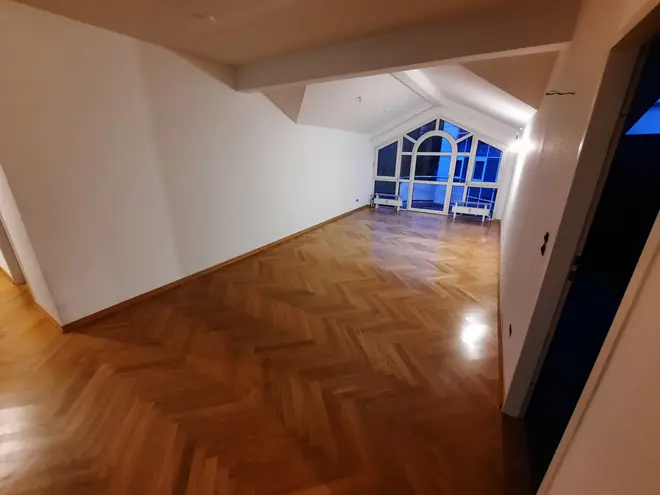 6 Zimmer Wohnung mit 210 m² in Berlin – Bild 1