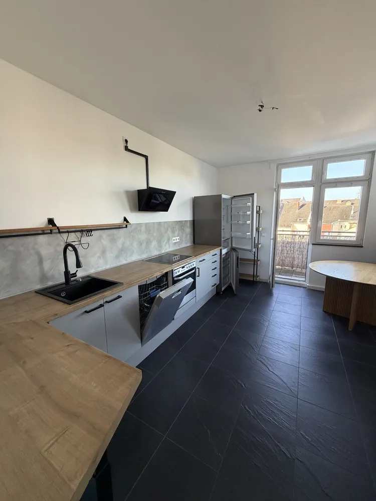 4 Zimmer Wohnung mit 99 m² in Düsseldorf – Bild 2