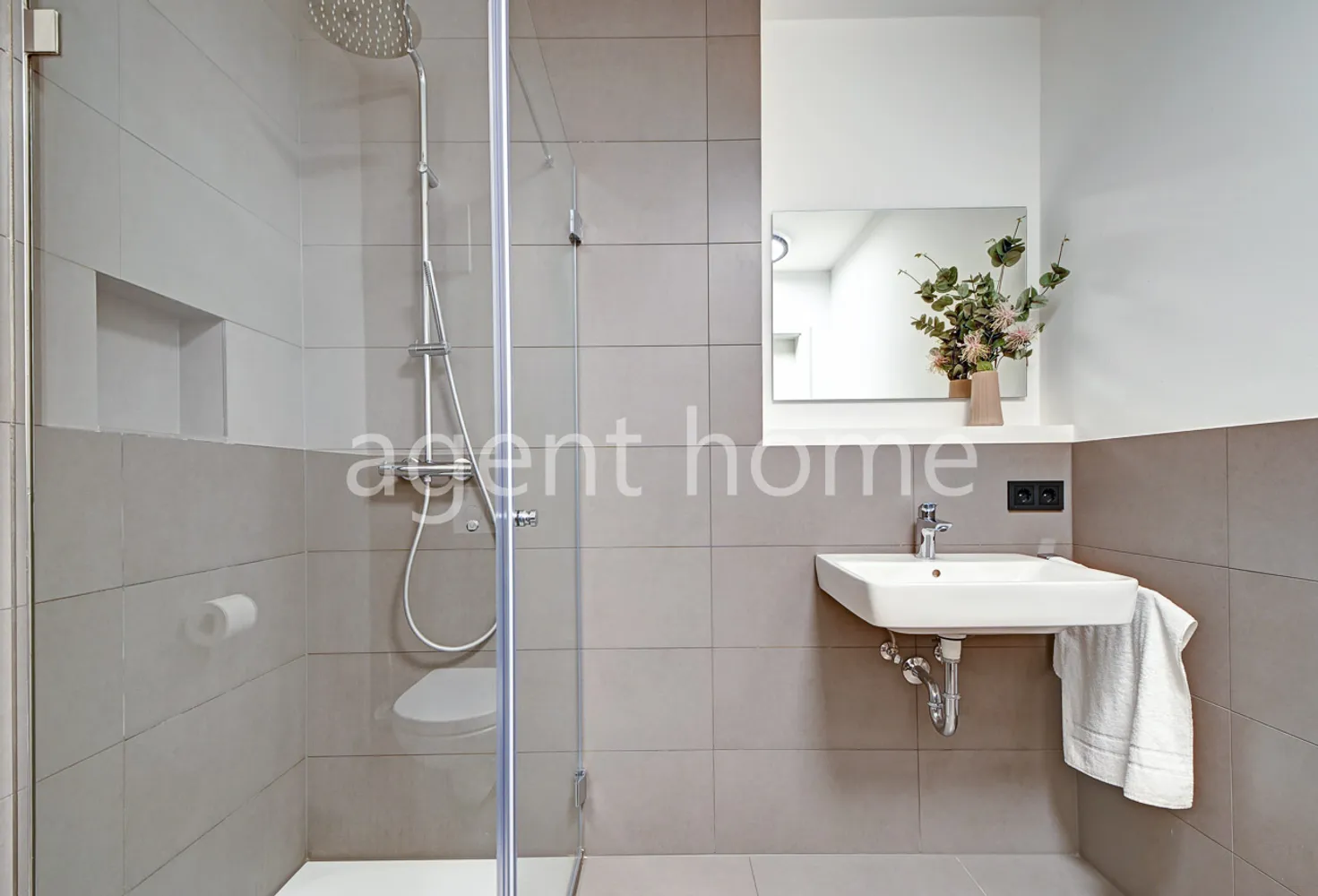 1 room apartment with 30 m² in Stuttgart – Photo 3