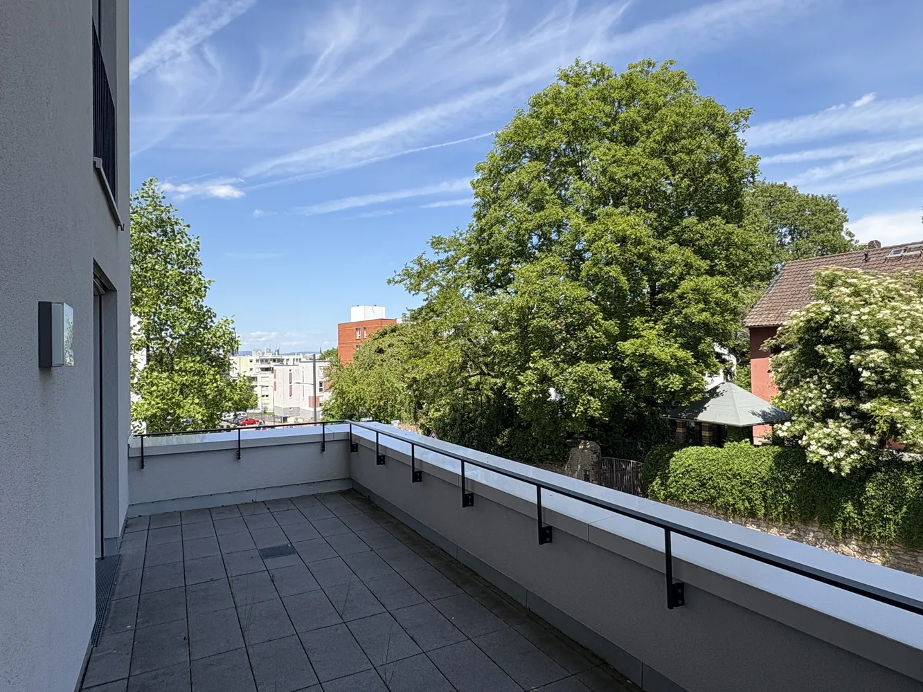 2 Zimmer Wohnung mit 76 m² in Frankfurt am Main – Bild 2