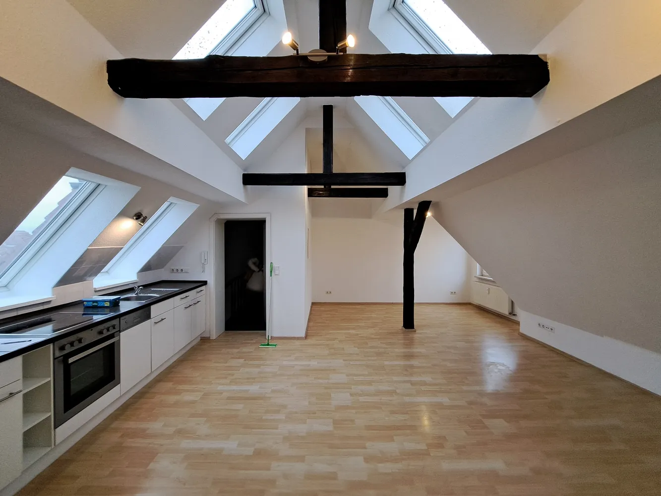 2 Zimmer Wohnung mit 75 m² in Hannover – Bild 1