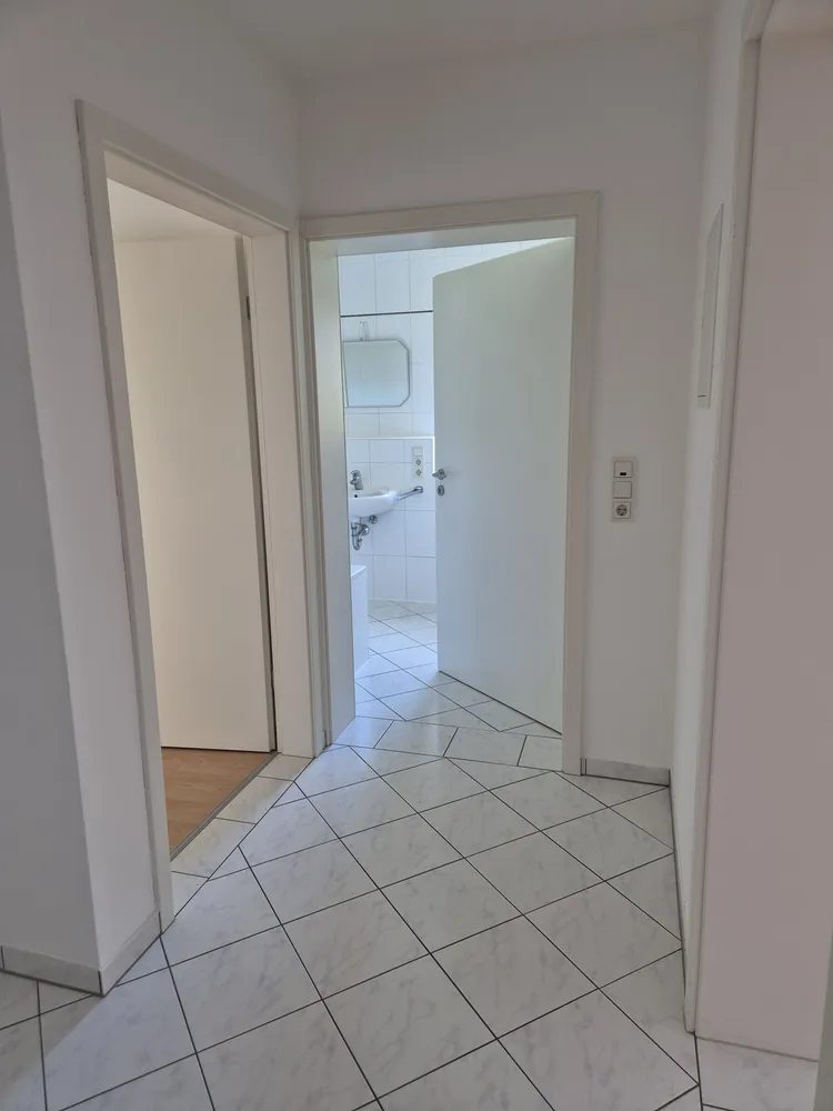 2 Zimmer Wohnung mit 65 m² in Wiesbaden – Bild 2