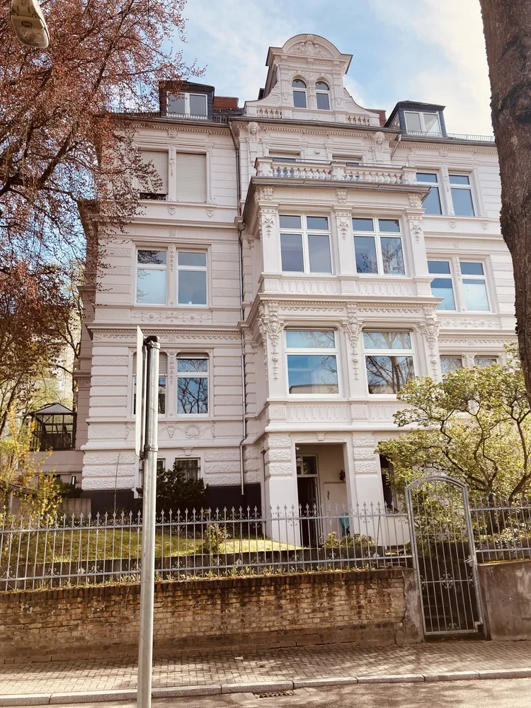 5 Zimmer Wohnung mit 200 m² in Wiesbaden – Bild 1