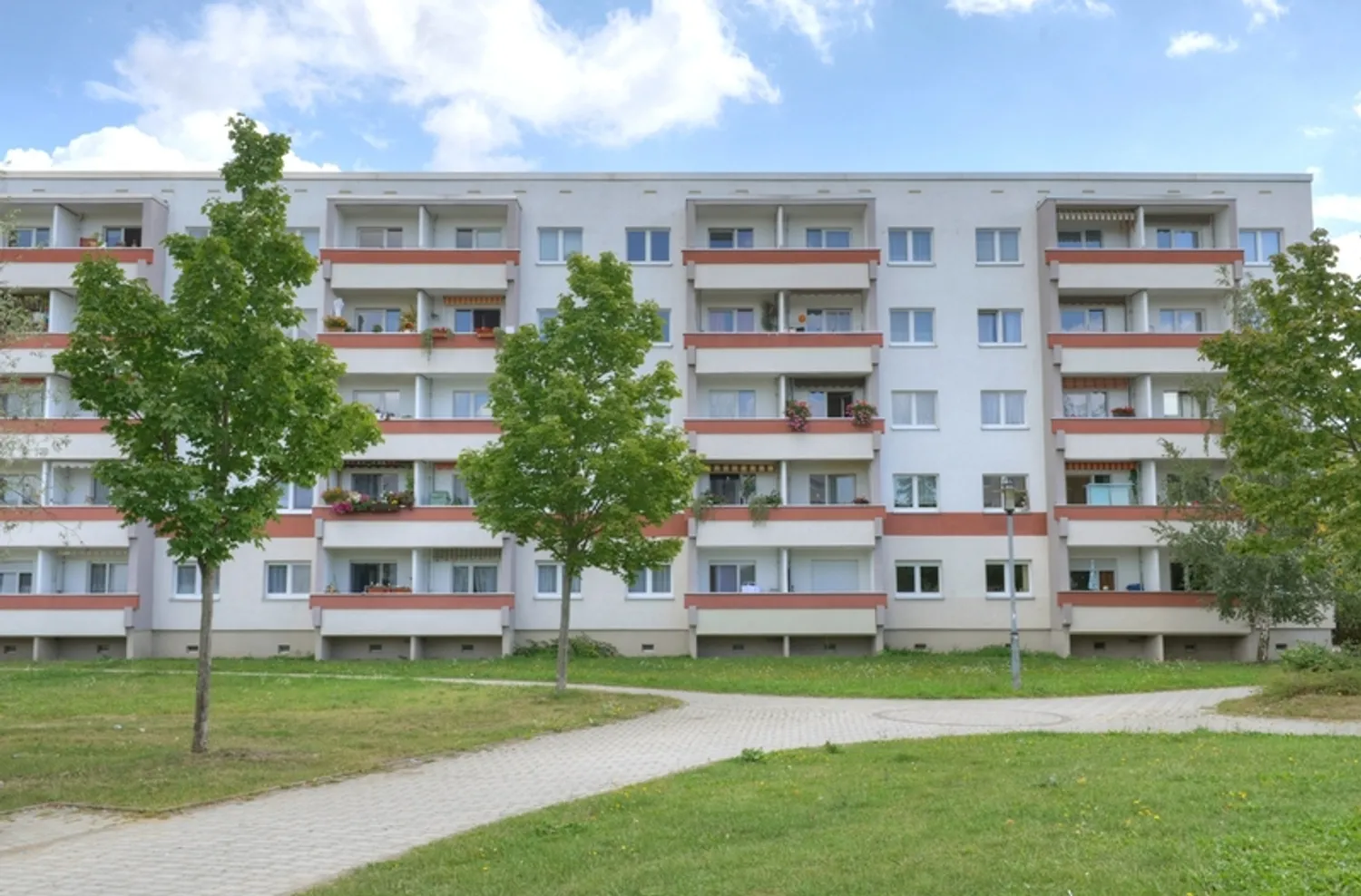 4 Zimmer Wohnung mit 66 m² in Halle (Saale) – Bild 1
