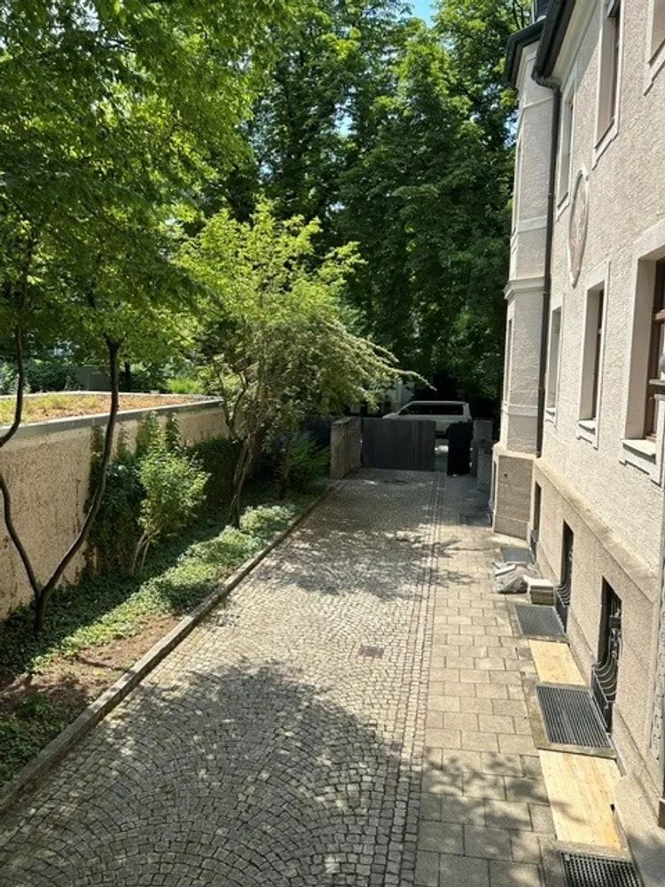 5 Zimmer Wohnung mit 179 m² in München – Bild 2