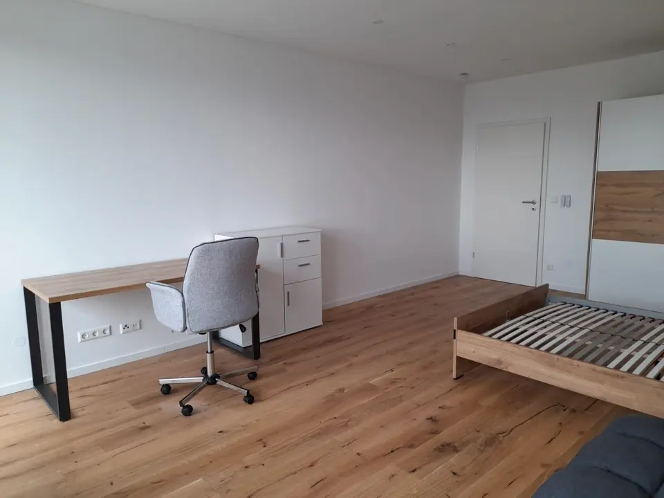 4 Zimmer Wohnung mit 98 m² in Karlsruhe – Bild 2