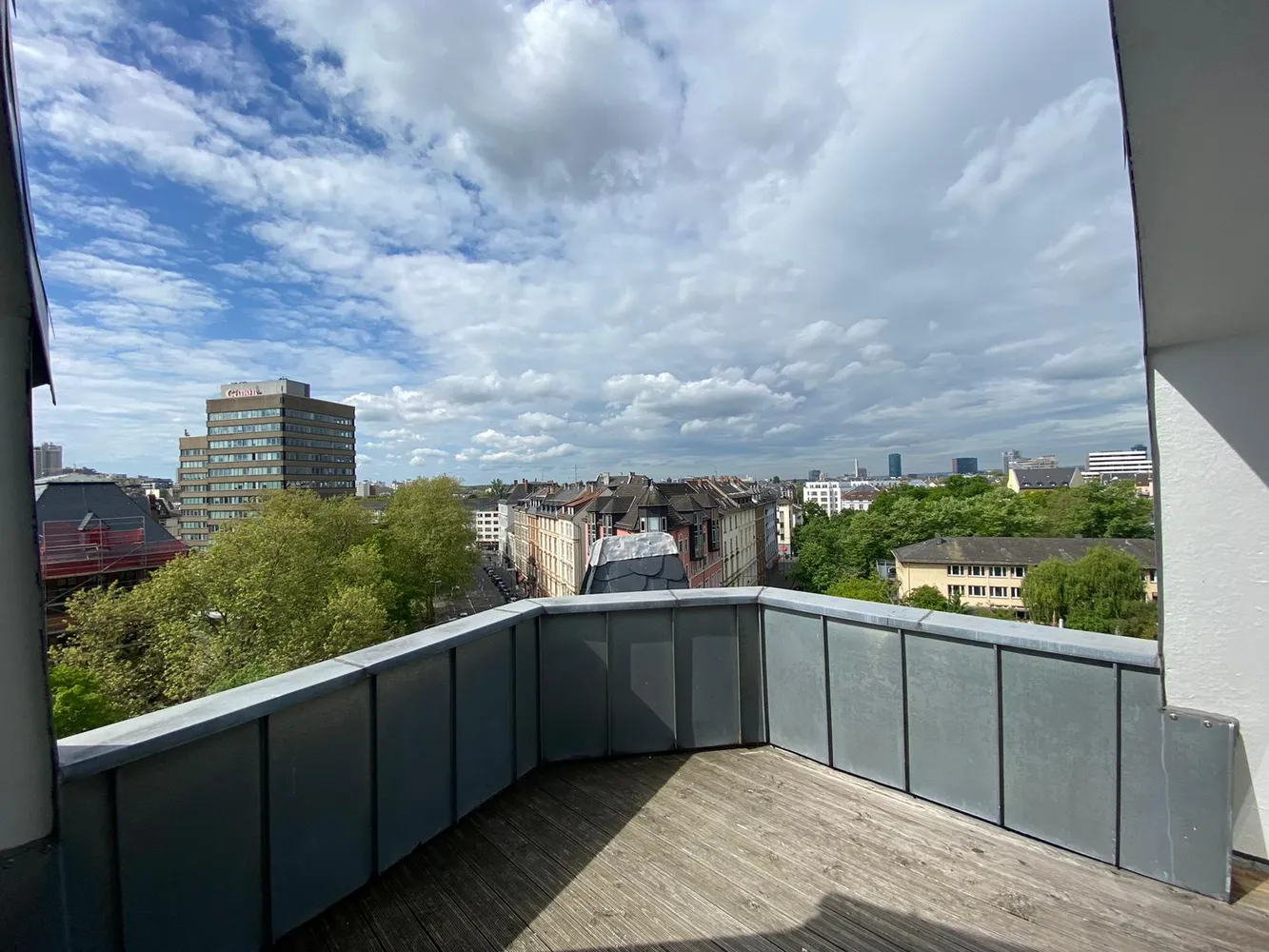 4 room apartment with 125 m² in Frankfurt am Main – Photo 1