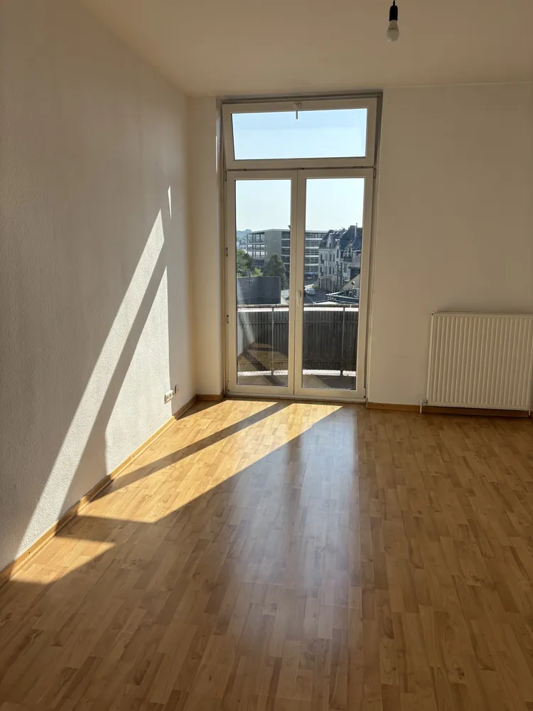 5 Zimmer Wohnung mit 145 m² in Wiesbaden – Bild 2