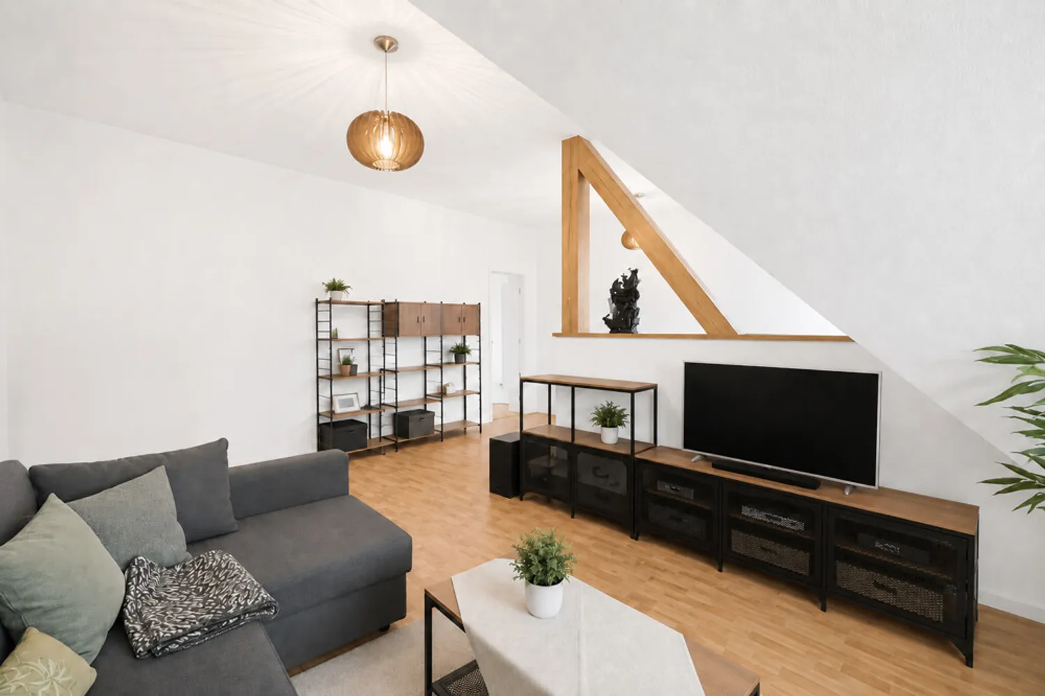 2 Zimmer Wohnung mit 66 m² in Duisburg – Bild 2