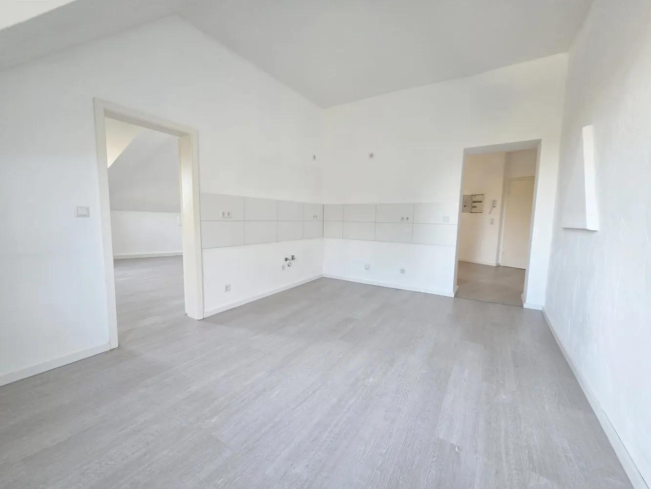 3 Zimmer Wohnung mit 85 m² in Solingen – Bild 2