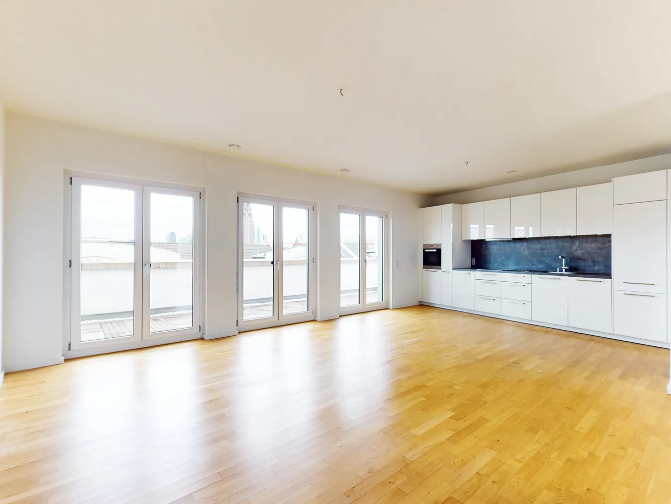 2 Zimmer Wohnung mit 108 m² in Frankfurt am Main – Bild 1