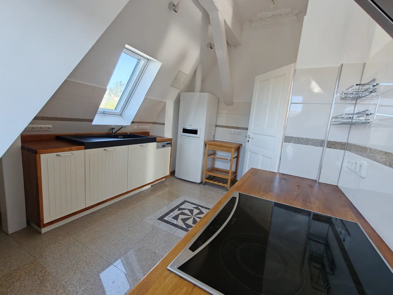 4 Zimmer Wohnung mit 112 m² in Wiesbaden – Bild 2