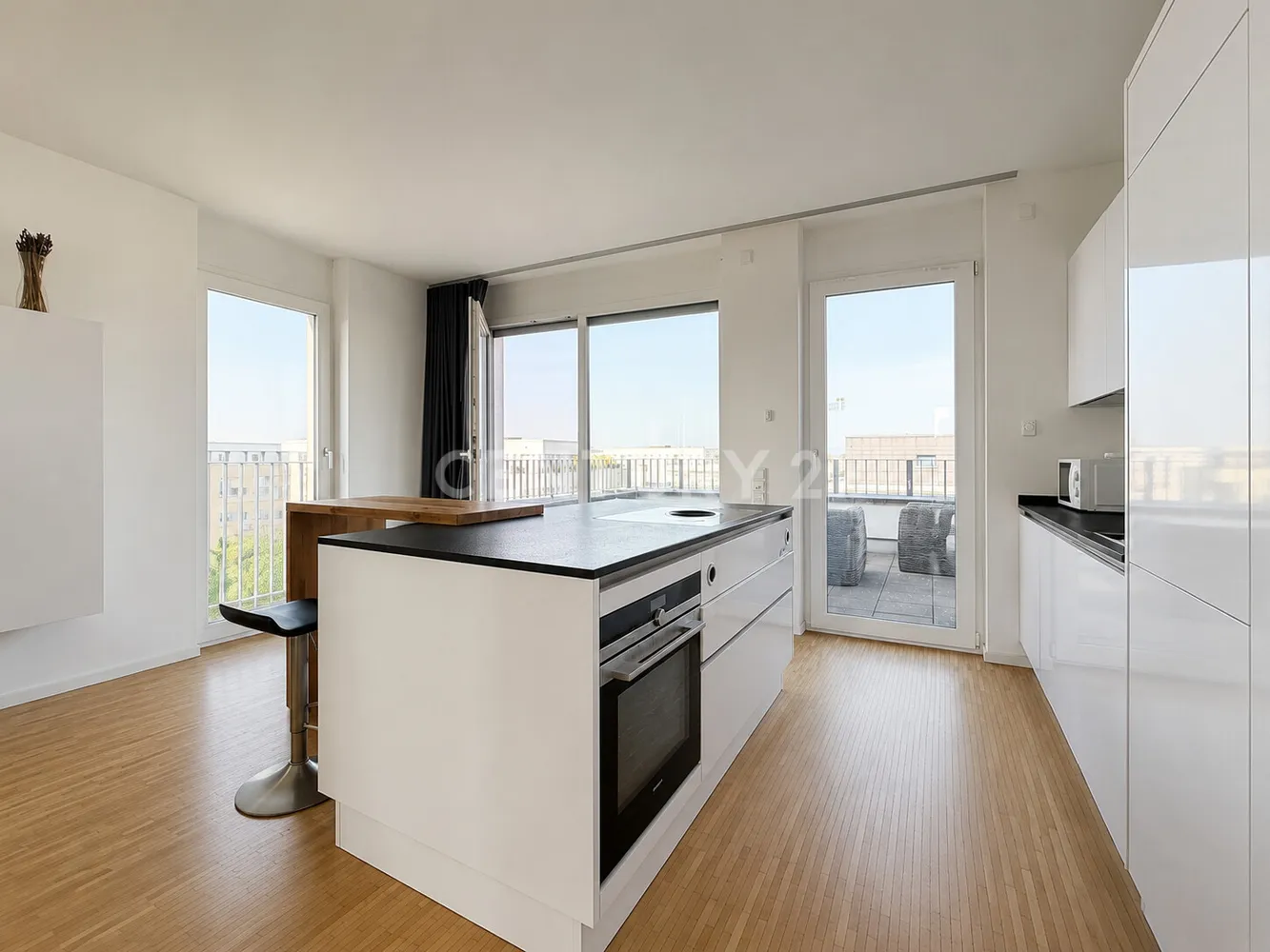 4 Zimmer Wohnung mit 130 m² in Frankfurt am Main – Bild 2