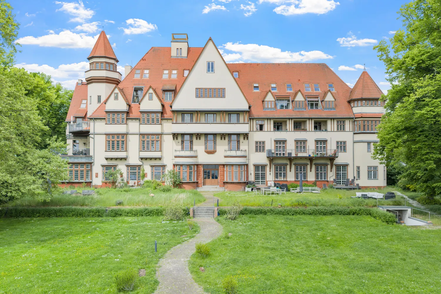 5 Zimmer Wohnung mit 204 m² in Berlin – Bild 2