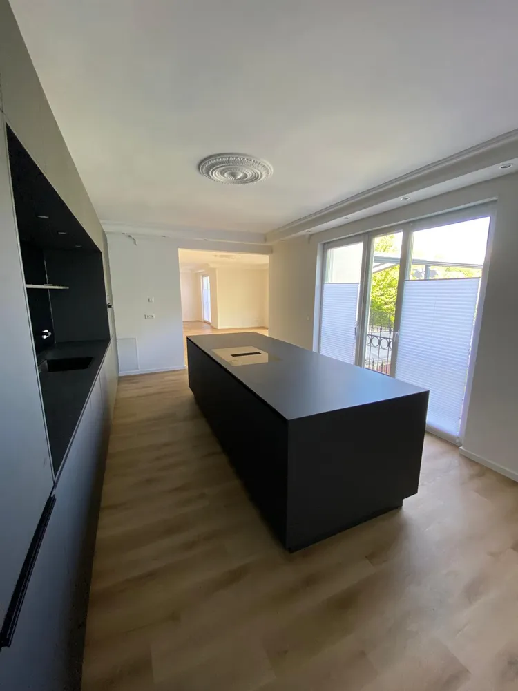 6 Zimmer Wohnung mit 233 m² in Mönchengladbach – Bild 2