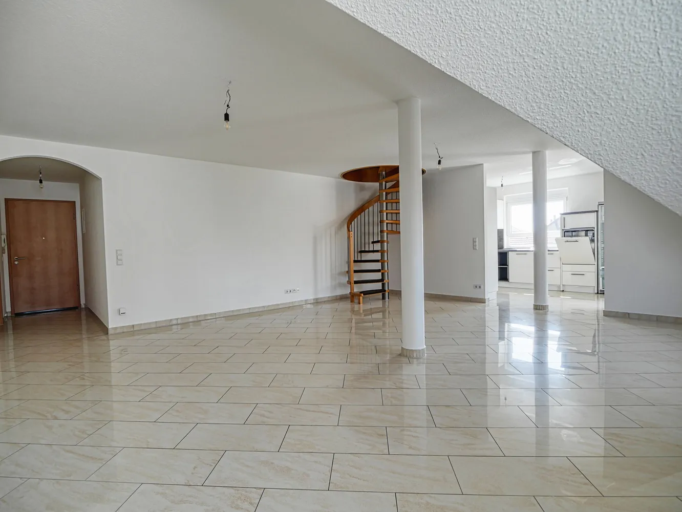 3 Zimmer Wohnung mit 93 m² in Mannheim – Bild 2